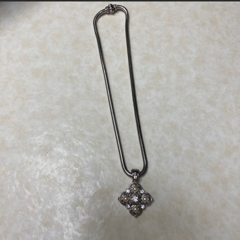 Silver tone necklace with rhinestones & pearls